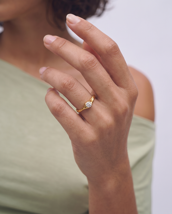 Kim - Dainty solitaire ring - Stainless steel
