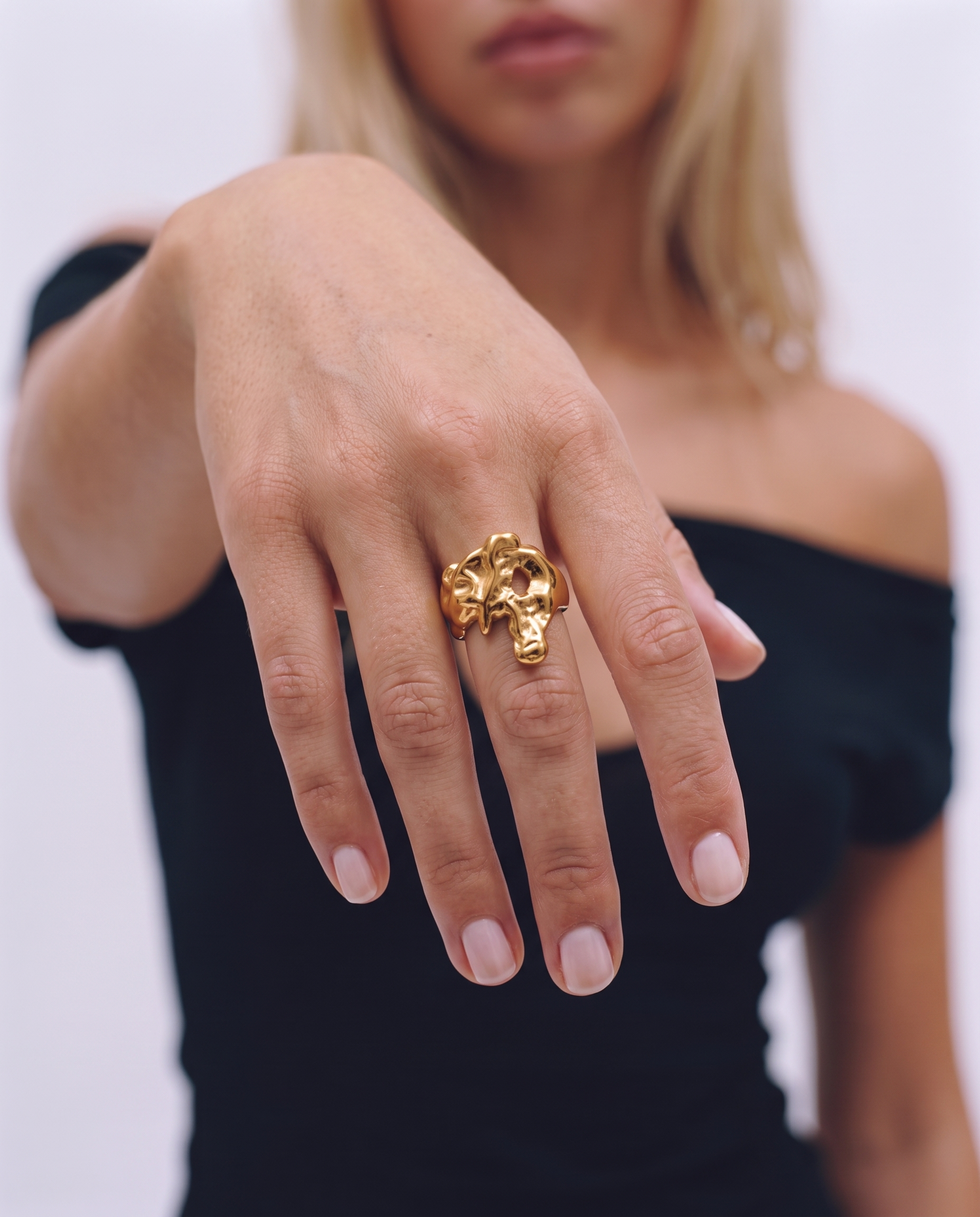 Inaya ring
